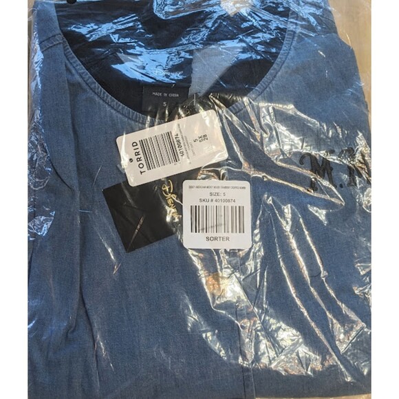 NWT Torrid 5X Disney Americana Mickey Mouse Denim Chambray Cropped Bomber Jacket - Picture 8 of 8
